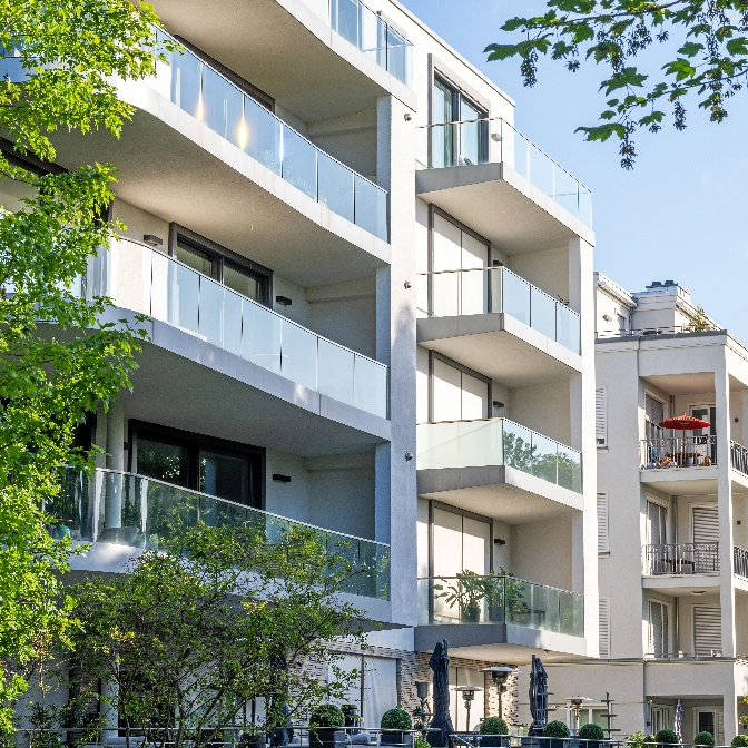 BENEFITS OF INVESTING IN LUXURY PROPERTIES IN COASTAL AREAS